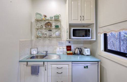 Devonport Apartment | Birchwood on the River