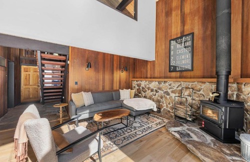 Alpine Meadows House | Birchwood Retreat by Tahoe Getaways - Newly Remodeled Pet Friendly Home in Alpine Meadows with Wood Fireplace, Hot Tub & Ski Shuttle!