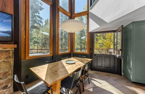 Alpine Meadows House | Birchwood Retreat by Tahoe Getaways - Newly Remodeled Pet Friendly Home in Alpine Meadows with Wood Fireplace, Hot Tub & Ski Shuttle!