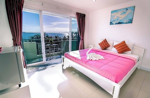 Ban Bang Saen Hotel | Bird Hotel