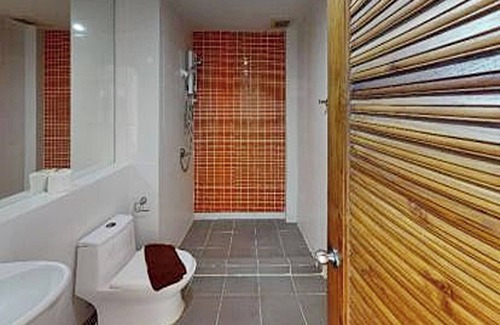 Ban Bang Saen Hotel | Bird Hotel