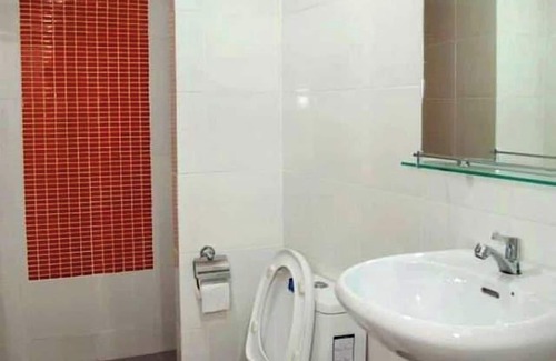 Ban Bang Saen Hotel | Bird Hotel