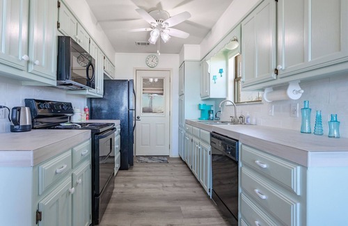 Hallsburg House | Bird's Eye View- Lake Access!