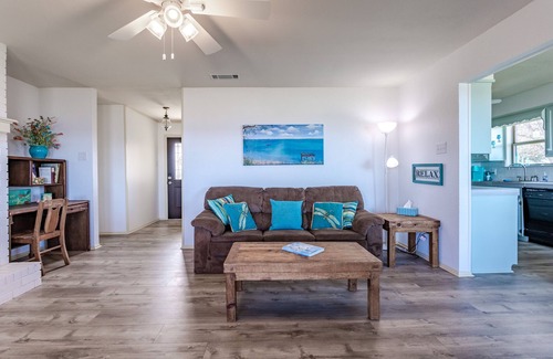 Hallsburg House | Bird's Eye View- Lake Access!