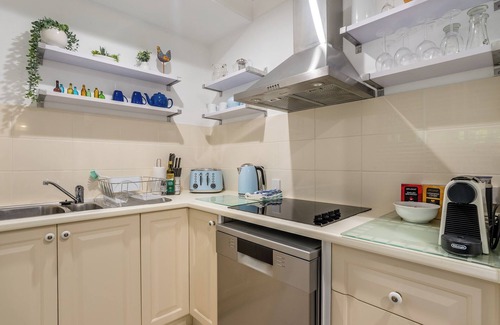 Yeronga House | BirdCall Yeronga 1Bed Couples Retreat Close to City