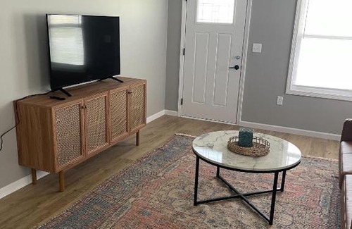 Hamilton Apartment | Birdie Mae - 2 bedroom House in DT Hamilton