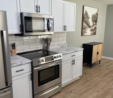 Hamilton Apartment | Birdie Mae - 2 bedroom House in DT Hamilton