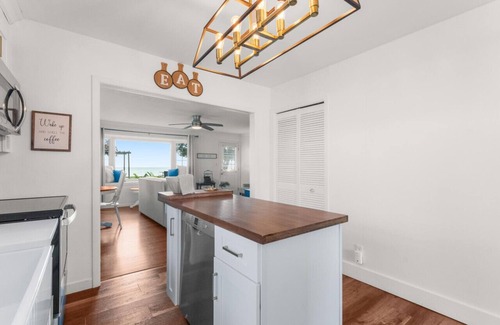 Leamington House | Birds Eye View on Erie w/Hot Tub