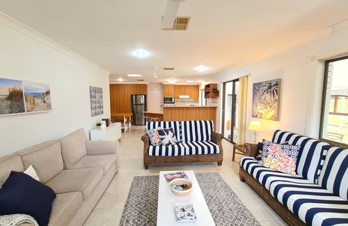 Woolgoolga House | "Birdsong"