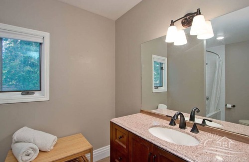 Bayfield Cottage | BirdSong Cottage, 3 Night Min.