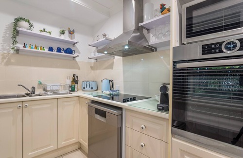 St. Lucia House | BirdSong Yeronga - Spring Special -Secret Getaway