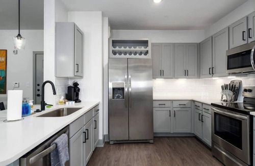 Crestline Heights Apartment | Birmingham Luxury: 2BR Apartment w/Pool & Gym