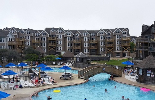 Duck Condo | BIS-Duck Resort - 2BR/2BA - No Steps - Great Pools and Beach!