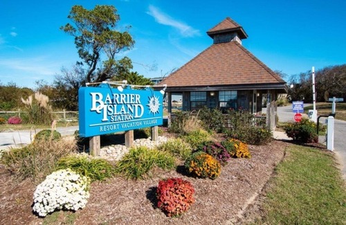 Duck Condo | BIS-Duck - Spacious 2BR/2.5BA - Great Pools and Beach!