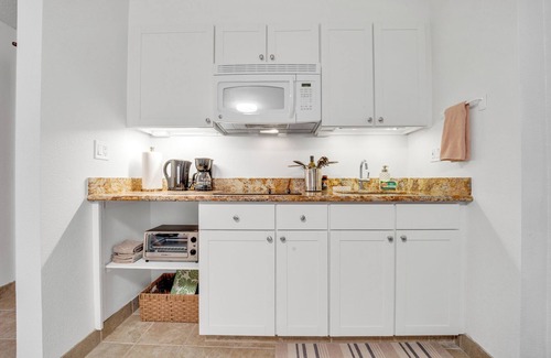 Downtown Honolulu Condo | Bishop Suites @ Executive Centre, Ocean View Suite #2504 in Downtown Honolulu