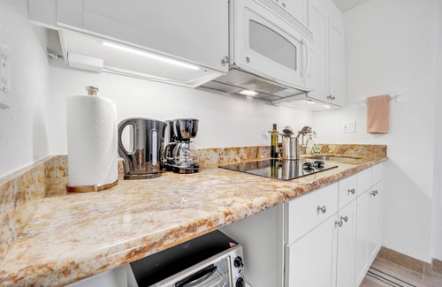 Downtown Honolulu Condo | Bishop Suites @ Executive Centre, Ocean View Suite #2504 in Downtown Honolulu