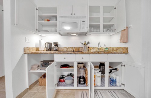 Downtown Honolulu Condo | Bishop Suites @ Executive Centre, Ocean View Suite #2504 in Downtown Honolulu