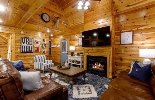 Broken Bow House | Bison Boot Lodge & Tipi - Hot Tub - Fireplace