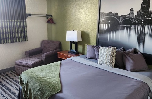 Moorhead Hotel | Bison Plains Lodge