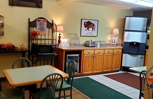 Moorhead Hotel | Bison Plains Lodge