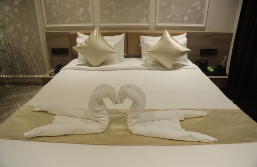Surat Hotel | Biznotel by Pride Surat
