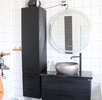 Farjestaden House | Blå rummet - Rum nära bad och centrum - Sängkläder & handdukar ingår