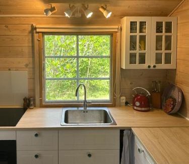 Maribo House | Blåt Sommerhus På Idylliske Askø