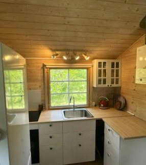 Maribo House | Blåt Sommerhus På Idylliske Askø