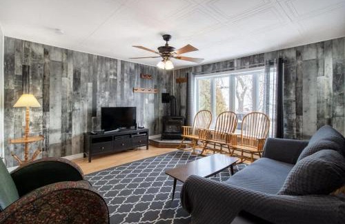 Petite-Riviere-Saint-Francois Ski Chalet | Blanche du Cap A stone's throw from Le Massif in Charlevoix