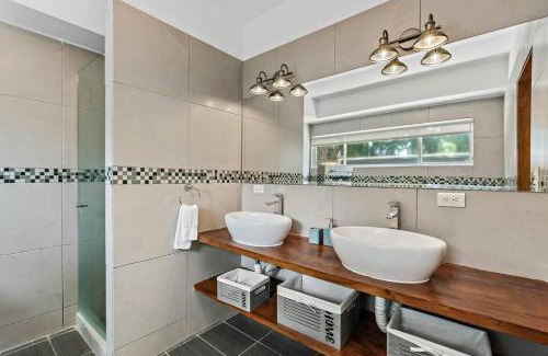 Playa Langosta Apartment | BLA1 3 Bedroom Condo with Direct Beach Access