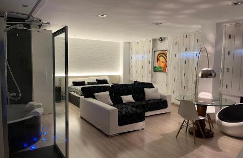 Noja Apartment | Black and White Suitte "Marques"