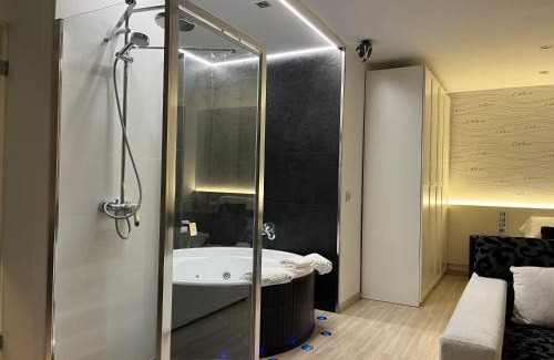 Noja Apartment | Black and White Suitte "Marques"
