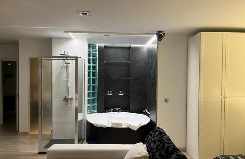 Noja Apartment | Black and White Suitte "Marques"