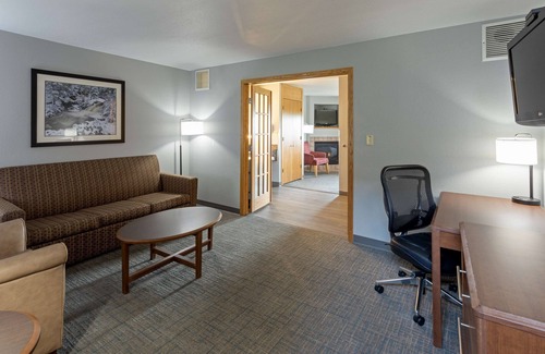Silver Bay Hotel | Black Beach Inn by GrandStay