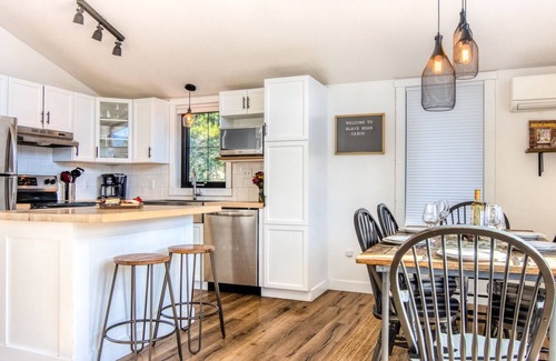 East Kootenay Cabin | Black Bear Cabin - Just minutes from Invermere, BC