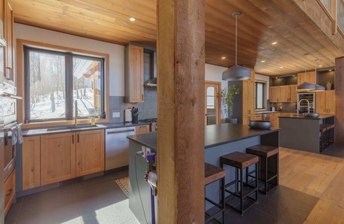 Morin Heights Ski Chalet | Black Bear /L’Ours Noir