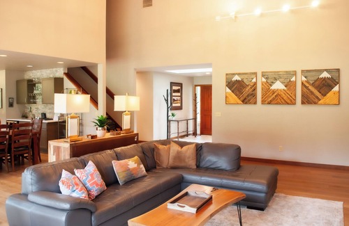 Black Butte Ranch House | Black Butte Ranch Glaze Meadow 370