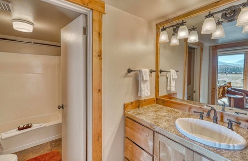 Black Butte Ranch Apartment | Black Butte Ranch Lodge Room 002