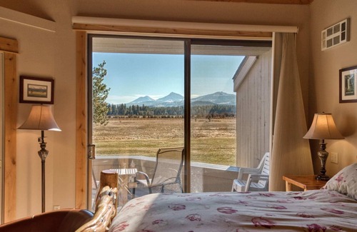 Black Butte Ranch Apartment | Black Butte Ranch Lodge Room 002