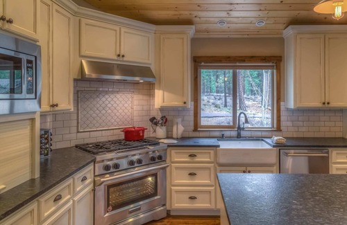 Black Butte Ranch House | Black Butte Ranch Rock Ridge 004