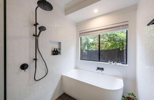Wooloweyah House | Black Cockatoo - Oceanstays - Pet Friendly