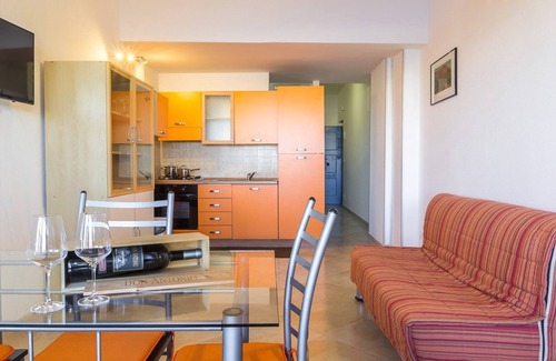 Porticato Apartment | Black D `Morgant Fly