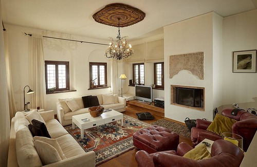 Kali Vrysi Villa | Black Diamond Luxury Unique Villa Pelion