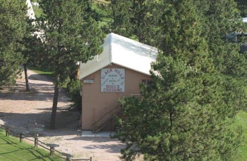 Hill City Hotel | Black Hills Cabins at Quail's Crossing