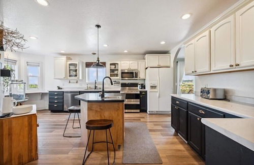 Spearfish House | Black Hills Family Getaway with Game Room for 18!