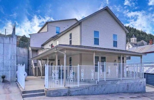 Keystone Apartment | Black Hills Haven | Pine Peak – Unit 1 · A Vensérra Retreat near Mount Rushmore