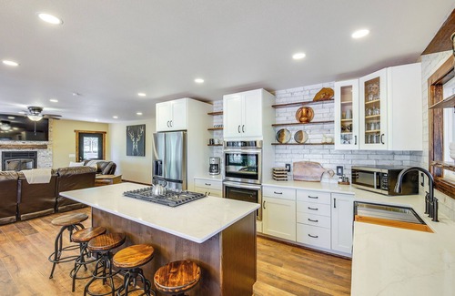 Newcastle House | Black Hills Vacation Lodge: New Home! Just Opened!