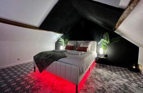 Souppes-sur-Loing Apartment | Black Love-room - Balnéo - Cinéma