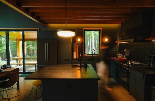 Frontenac Cabin | Black Oak Lodge: A Private Lakeside Retreat