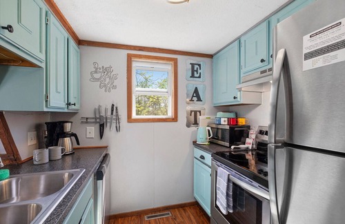 Lampe Cabin | Black Oak TRL family Cabin for 6 (4 min.to BlackOak Ampith)Trees views & privacy